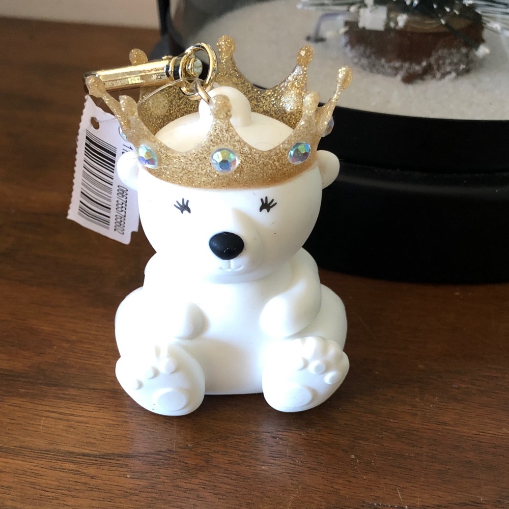 New with tag Bath & Body Works Bear with crown clip Hand Sanitizer holder.